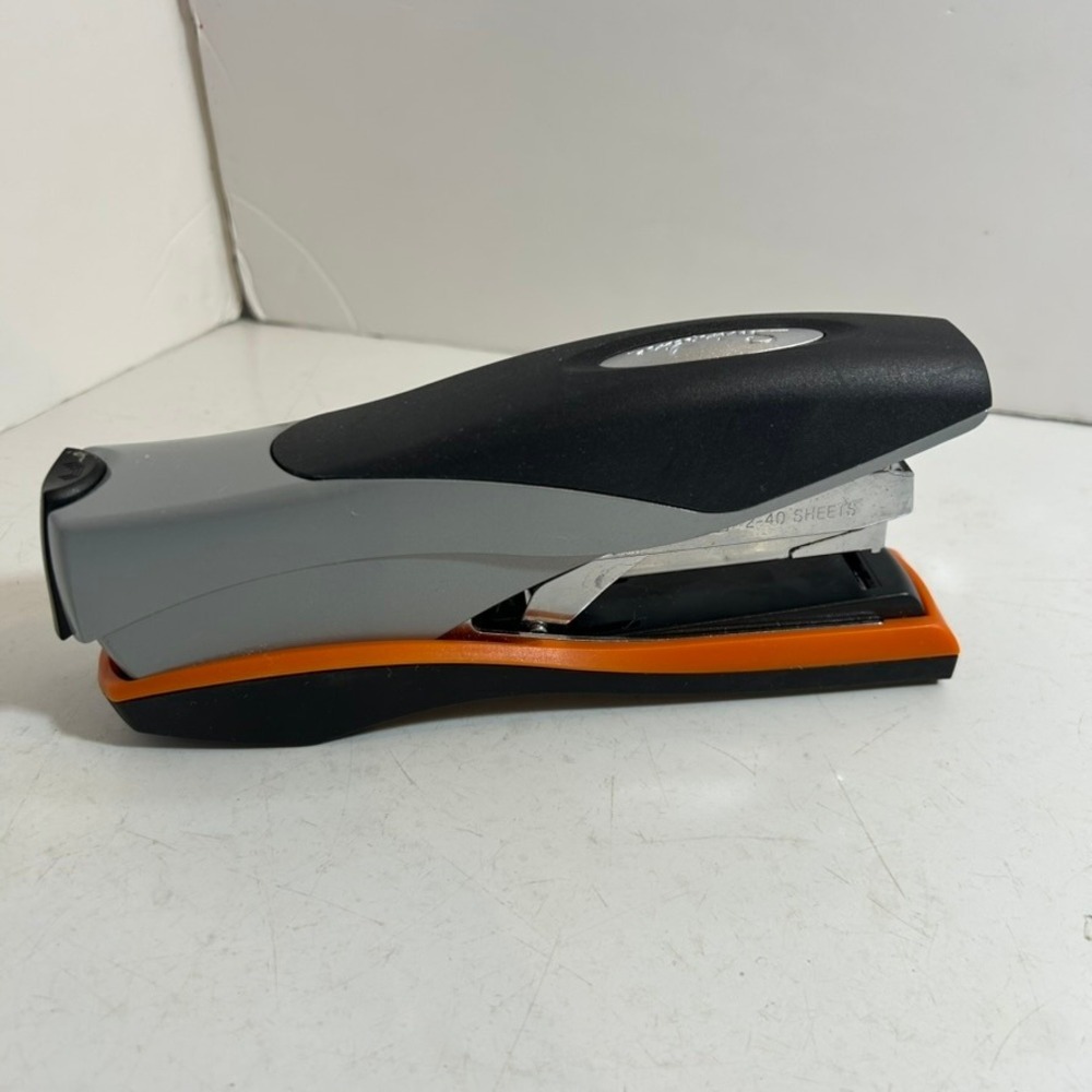 Swingline Optima 40‎ Desktop Stapler Gray Black Orange Jam Free 40 Sheet 8784x